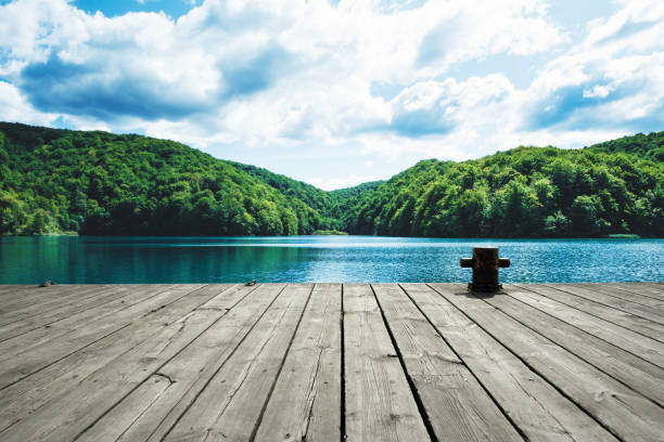 wooden platform and sea landscape - horizon over water white green blue imagens e fotografias de stock