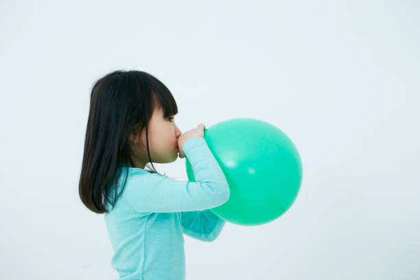 istock Korea girl with balloon 1125824036