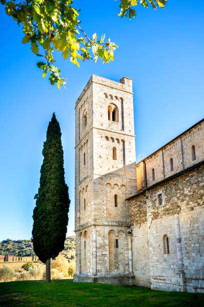 abadía de sant'antimo en montalcino, toscana, italia - abbazia di santantimo fotografías e imágenes de stock