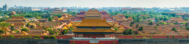 пекин запретный город воздушная панорама знаковых дворец городской пейзаж китай - gate of divine military genius стоковые фото и изображения