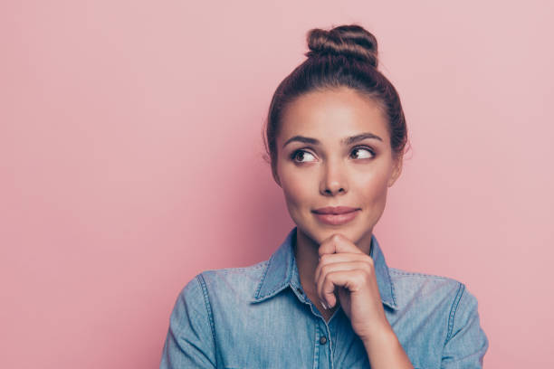 close-up portrait of her she nice cute attractive winsome charmi - shirt women pink jeans imagens e fotografias de stock