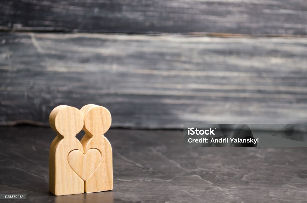 Amor En Una Pareja Y Un Corazón Entre Ellos El Concepto Del Amor Y La Simpatía Entre Dos Personas Encuentro El Amor De Toda La Vida Felicidad Humana Declaración De Amor Día Amor En Una Pareja Y Un Corazón Entre Ellos El Concepto Del Amor Y La Simpatía Entre Dos Personas Encuentro El Amor De Toda La Vida Felicidad Humana Declaración De Amor Día