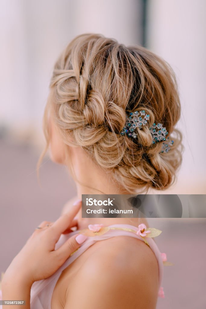 Bride Hair Style Closeup Stock Photo - Download Image Now - Hairstyle,  Wedding, Braided - iStock