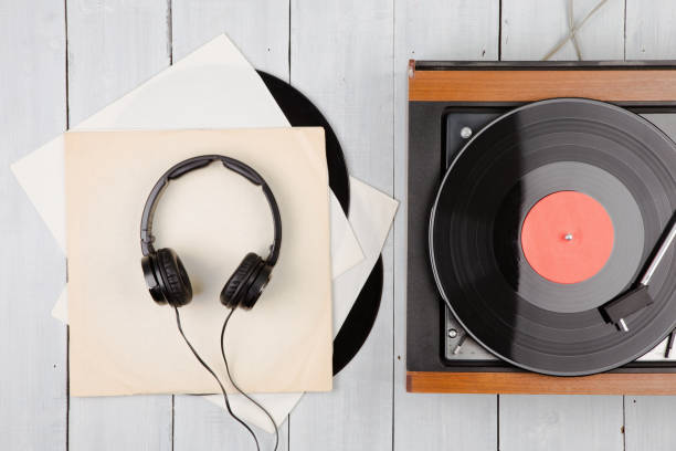 istock Vintage turntable and headphones 1125876989