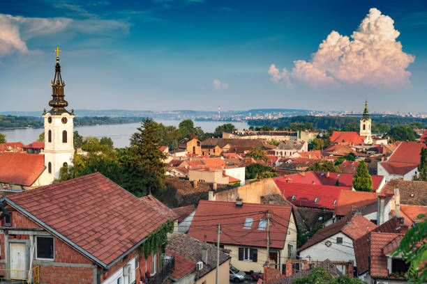 vista de belgrado y zemun en serbia de gardos torre - belgrado serbia fotografías e imágenes de stock