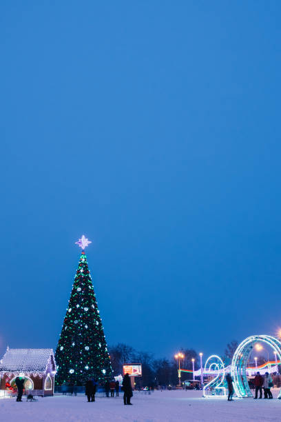 istock Square in the winter with a Christmas tree. Gomel, Belarus 1125882437