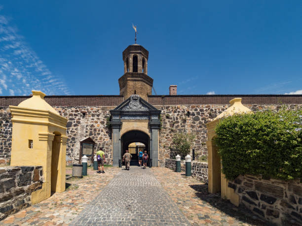 cape town, south africa - dec 14, 2019. view of the historic castle of good hope, kasteel van goeie hoop, a landmark bastion fort located in cape town, south africa - south africa africa cape of good hope cape town imagens e fotografias de stock