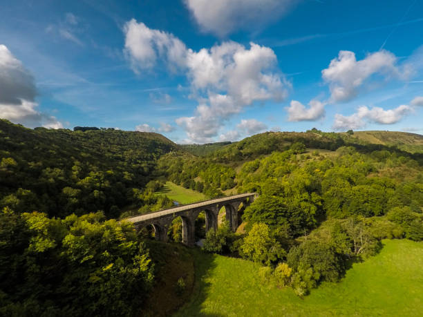 Stunning aerial view of a bridge, viaduct in the Peak District National park in England, Bakewell, UK Stunning aerial view of a bridge, viaduct in the Peak District National park in England, Bakewell, UK, Monsal trail, Headstone viaduct derbyshire photos stock pictures, royalty-free photos & images