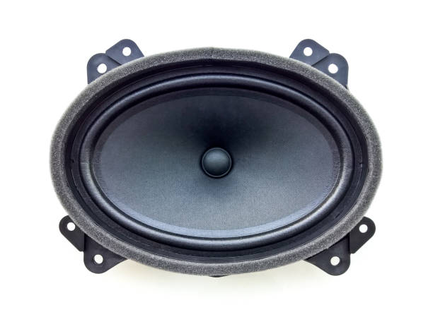 аудио оборудование громкоговоритель изолированы на белом фоне - audio equipment bass black circle стоковые фото и изображения