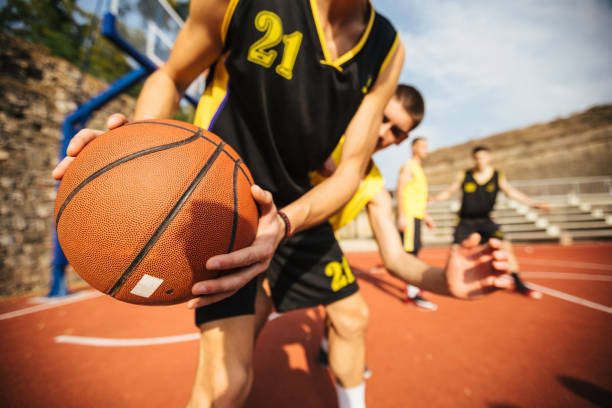 piłka do kosza w ludzkich rękach - basketball team sports healthy lifestyle isolated objects zdjęcia i obrazy z banku zdjęć