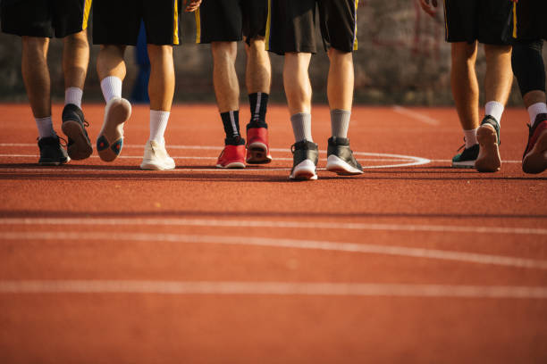 sneakers on basketball court - basketball basketball player shoe sports clothing imagens e fotografias de stock