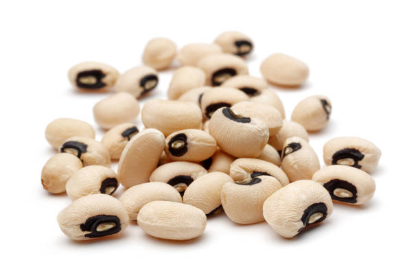 Black-eyed peas, cowpeas Black-eyed peas, cowpeas isolated on white background organic red cowpea beans stock pictures, royalty-free photos & images
