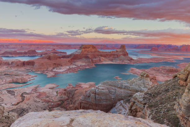 Lake Powell sunset in Page, AZ Lake Powell sunset in Page, AZ lake powell stock pictures, royalty-free photos & images