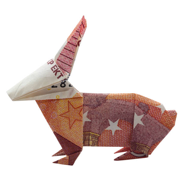 geld origami red rabbit ostern tier gefaltet mit echten 10-euro-schein, isolated on white background - zehneuroschein stock-fotos und bilder