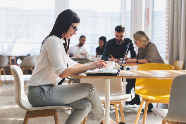 istock Businesswoman working in a cafe 1125948182