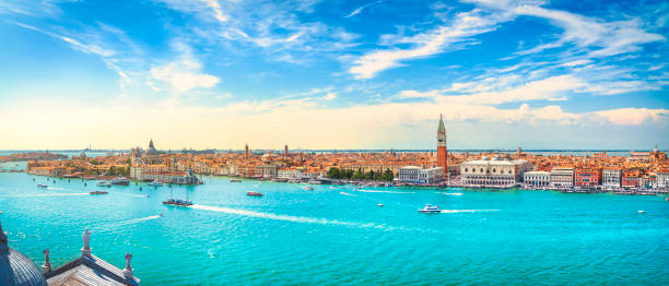 vista aerea del canal grande di venezia. italia - venezia foto e immagini stock