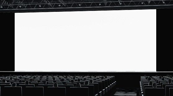 Sala de cine con el público viendo la maqueta del monitor en blanco photo
