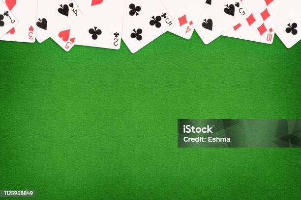 569.800+ Carta De Baralho Jogo De Lazer fotos de stock, imagens e fotos  royalty-free - iStock