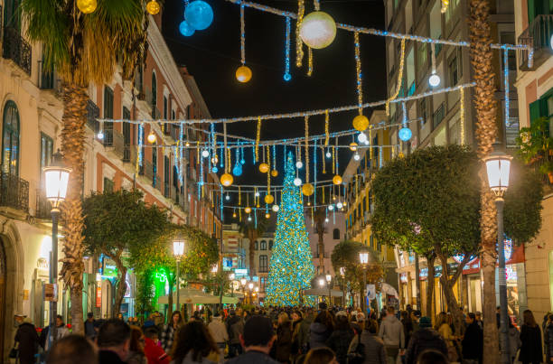 le incredibili luci d'artista a salerno durante il periodo natalizio. campania, italia. - salerno foto e immagini stock