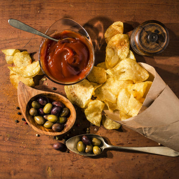 meal with ketchup and fries meal with fries and ketchup a bowl with olives and spices alimentazione non salutare stock pictures, royalty-free photos & images