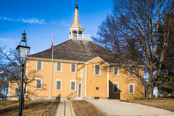 istock Historic Hingham Church 1125988428