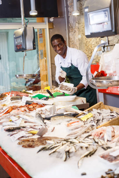 istock Salesman preparing fish for sale 1125991241