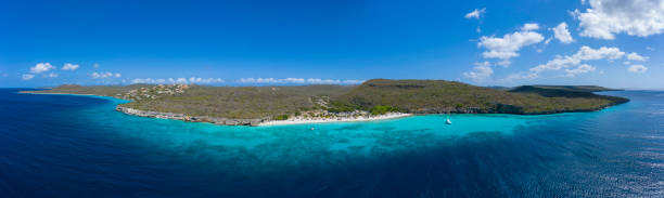 カリブ海沿岸キュラソーのパノラマ空撮 - beach sea landscape curacao ストックフォトと画像