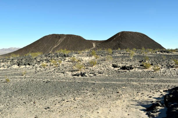 istock Amboy Crater Straight Ahead 1126050324