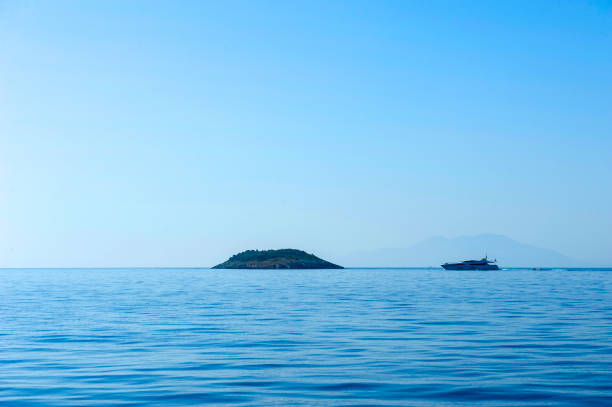 Motorboat around the island