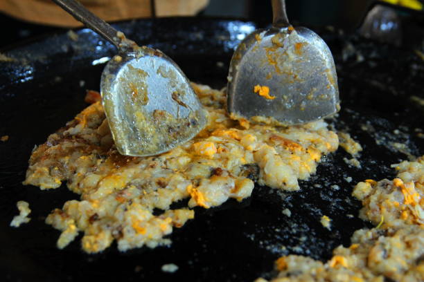 istock Mussel omelette cooking 1126075356