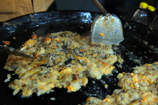 istock Mussel omelette cooking 1126075375