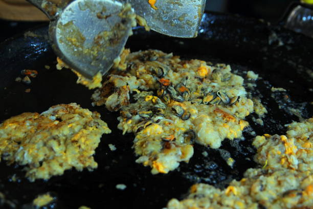 istock Mussel omelette cooking 1126075379