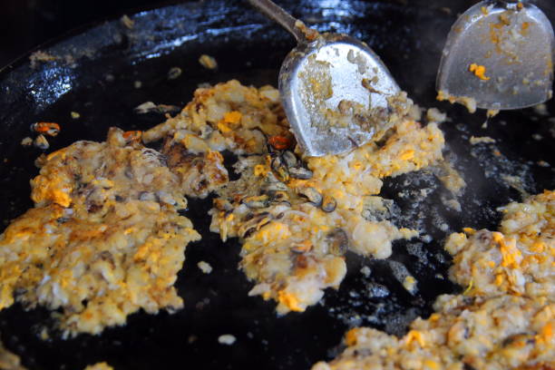 istock Mussel omelette cooking 1126075395