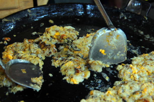 istock Mussel omelette cooking 1126075400