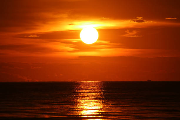 sun dawn back on morning sky silhouette cloud sunlight on sea
