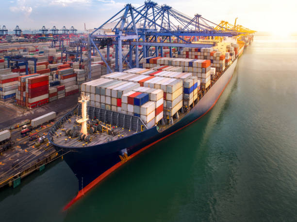 container port and container ship transportation - shipping industrial ship sea nautical vessel imagens e fotografias de stock
