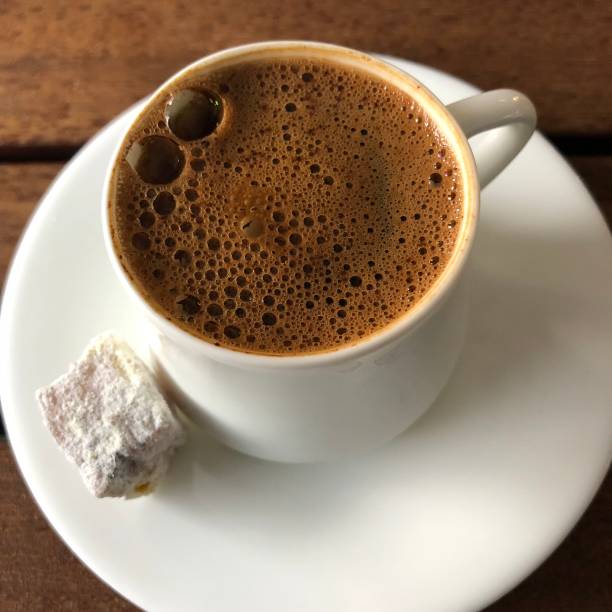 turkish coffee and turkish delight - coffee table non alcoholic beverage turkish coffee black coffee imagens e fotografias de stock