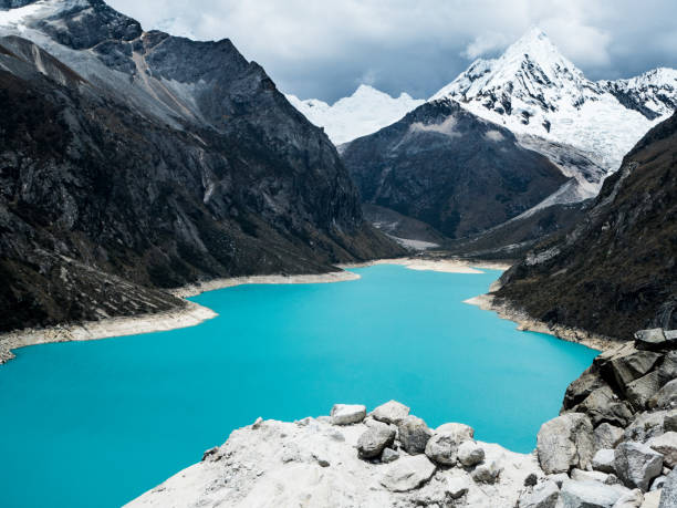 уараз - mountain peru cordillera blanca mountain range стоковые фото и изображения