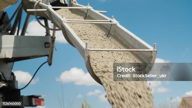 Cement On The Troughs Follows From The Concrete Mixer Delivery Of Readymade Highquality Concrete Concept - Fotografias de stock e mais imagens de Betão