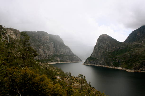 Hetch Hetchy Reservoir, Yosemite Hetch Hetchy Reservoir in northwestern Yosemite National Park stanislaus national forest stock pictures, royalty-free photos & images