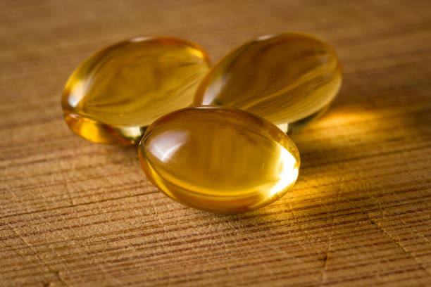 cápsulas de óleo cbd - capsule pill lecithin fish oil - fotografias e filmes do acervo