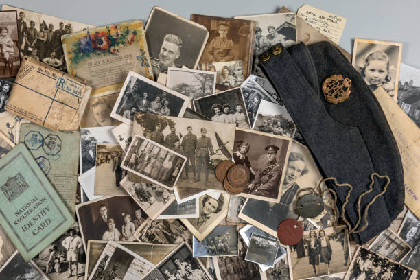 genealogia - my family history - vecchie fotografie di famiglia risalenti al 1890 circa fino al 1950 circa. - family tree family photograph photography foto e immagini stock