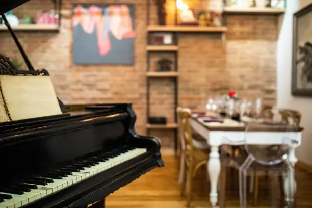 Piano in the middle of restaurant without guests