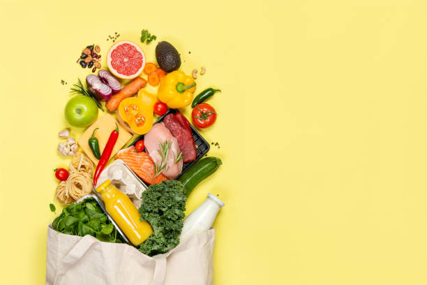 concetto di spesa - cibi con shopping bag - paper bag groceries food vegetable foto e immagini stock