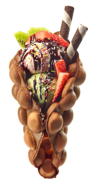 hong kong o burbuja waffles con helado y frutas - waffle isolated food photography fotografías e imágenes de stock