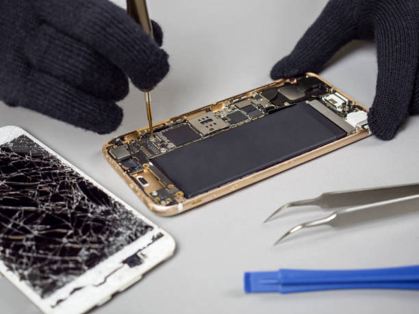 istock Technician repairing broken smartphone on desk 1126295851