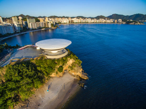 museum of contemporary art of niteroi. architect oscar niemeyer. - niteroi imagens e fotografias de stock