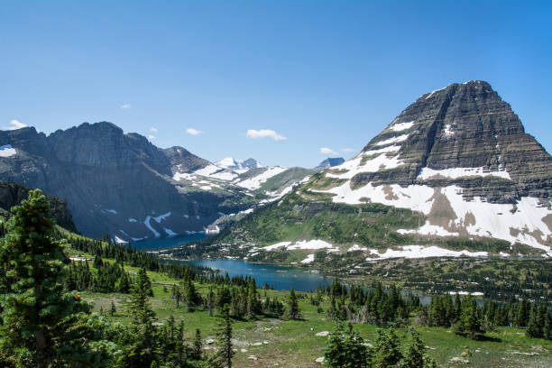 istock Hidden Lake, Bearhat Mountain, and Gunsight Mountain 1126333942