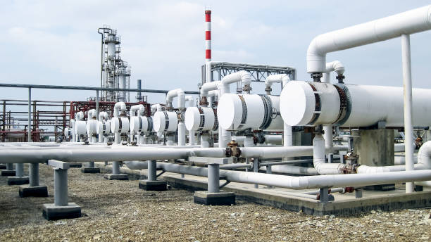 heat exchangers in a refinery. the equipment for oil refining - pyrolysis imagens e fotografias de stock