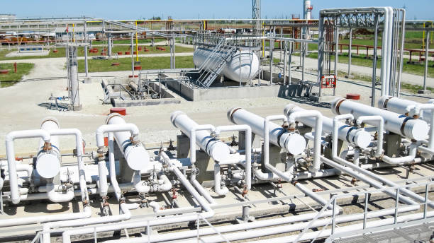 heat exchangers in a refinery. the equipment for oil refining - pyrolysis imagens e fotografias de stock